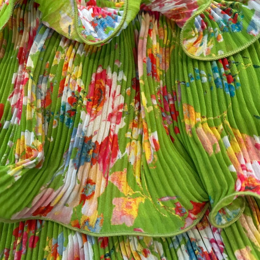 Floral Ruffle Crop Top - Picture 2 of 4
